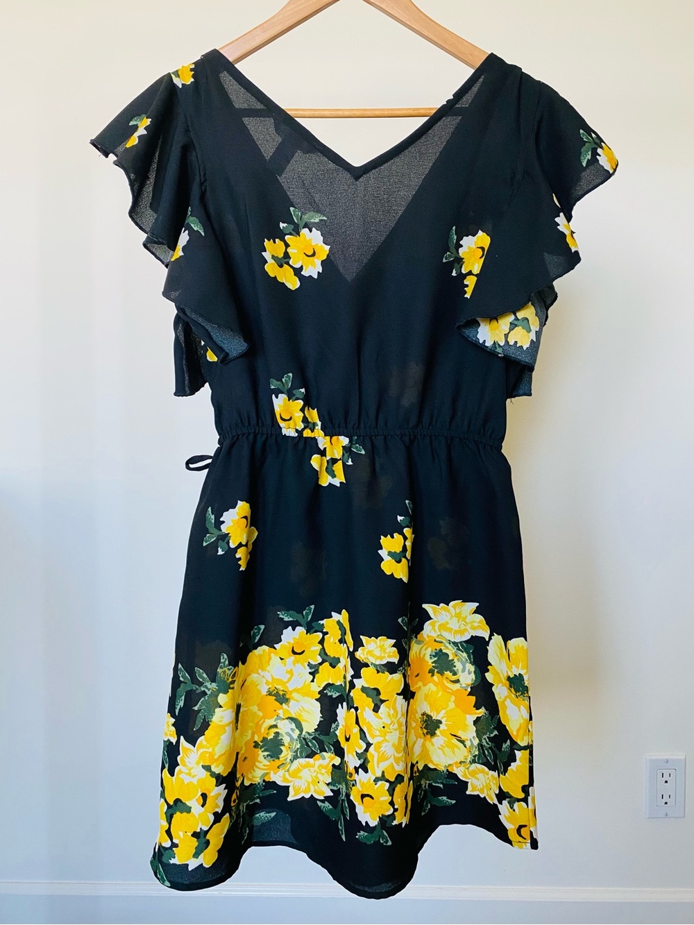 Women's Yellow Floral V-Neck Ruffle Sleeve Dress